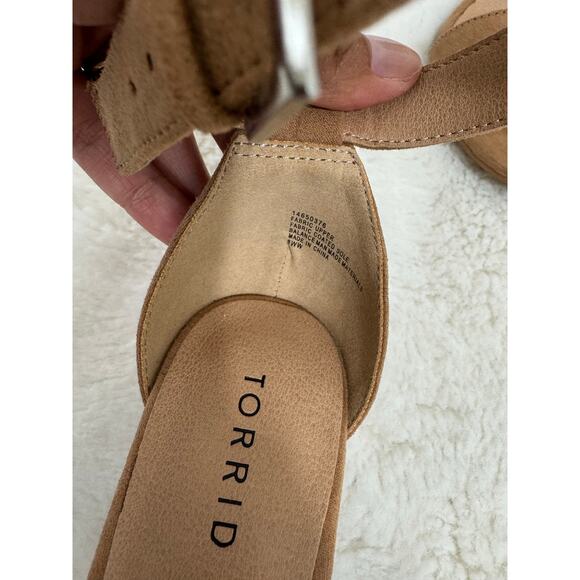 Torrid Faux Suede Block Heel Sandals Tan 8WW NWT - Picture 2 of 6